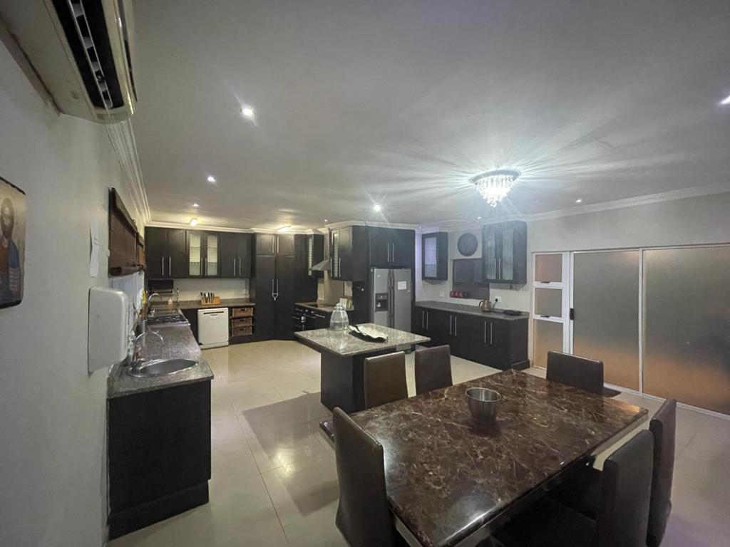 Illovo Beach House Amanzimtoti Exterior foto